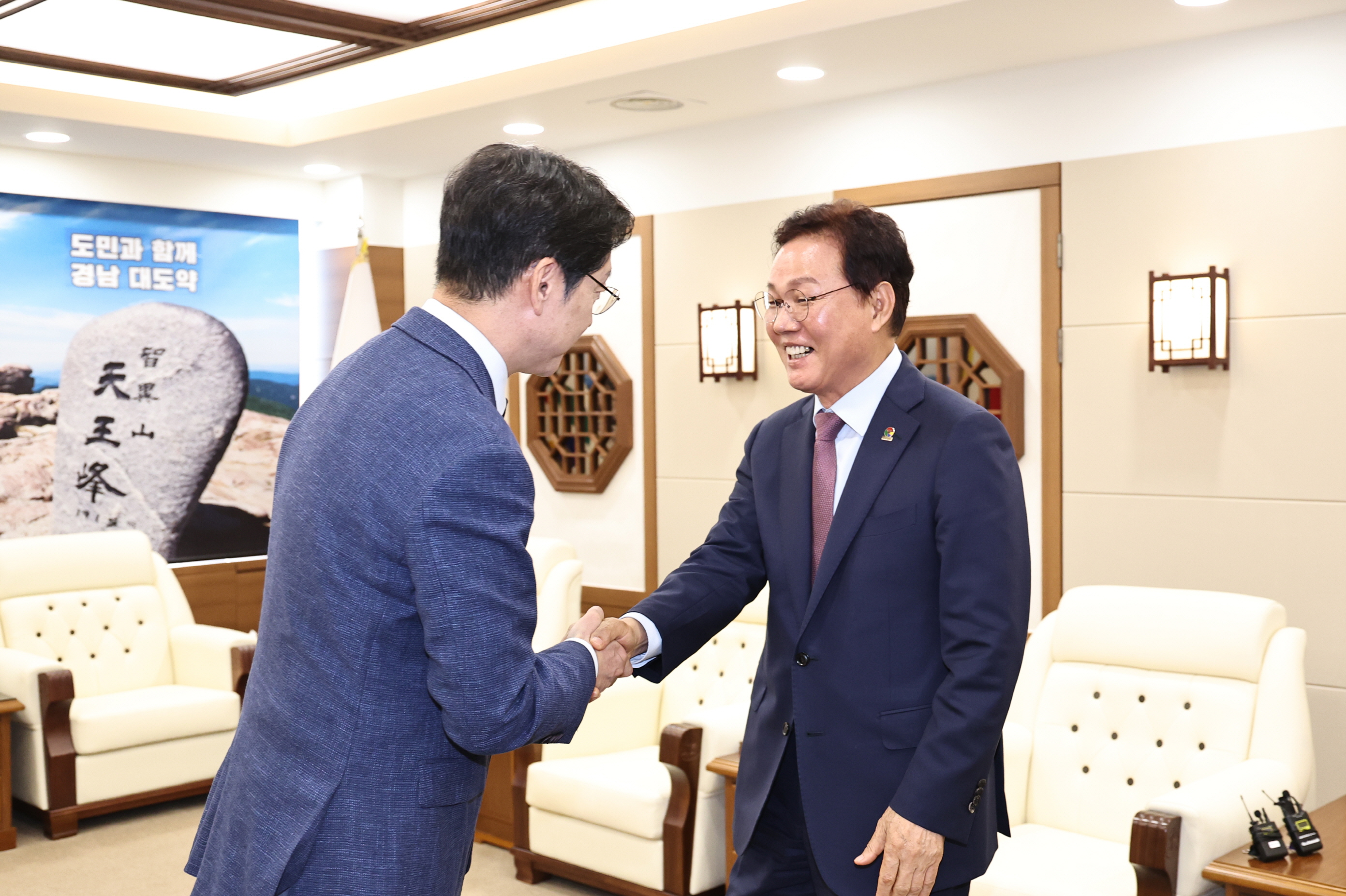 박완수 도지사, 김경수 대통령실 정무특보 만나 경남 현안 협력 논의