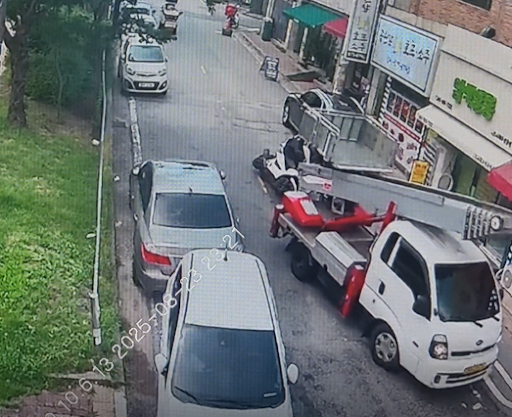 충남경찰청, 천안 오토바이 고의 교통사고 보험사기 106건 적발… 5년8개월간 1억9천만원 편취 30대 구속 송치 이미지 1