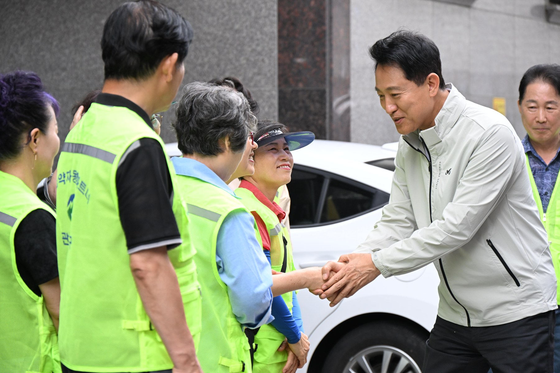 오세훈 시장이 관악구 침수취약지역 현장을 점검하고 있다